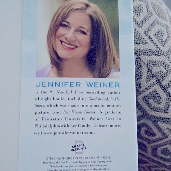 Fly Away Home. A Novel by Jennifer Weiner Hard Cover - Picture 4 of 5